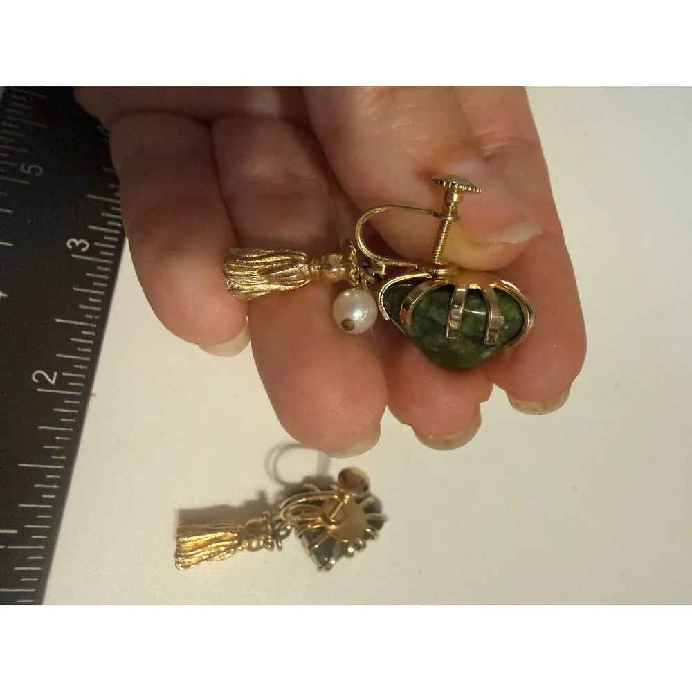 Vintage Green Jade Tassel Pearl Screw Back Earrings Gold Tone‎ Mid Century